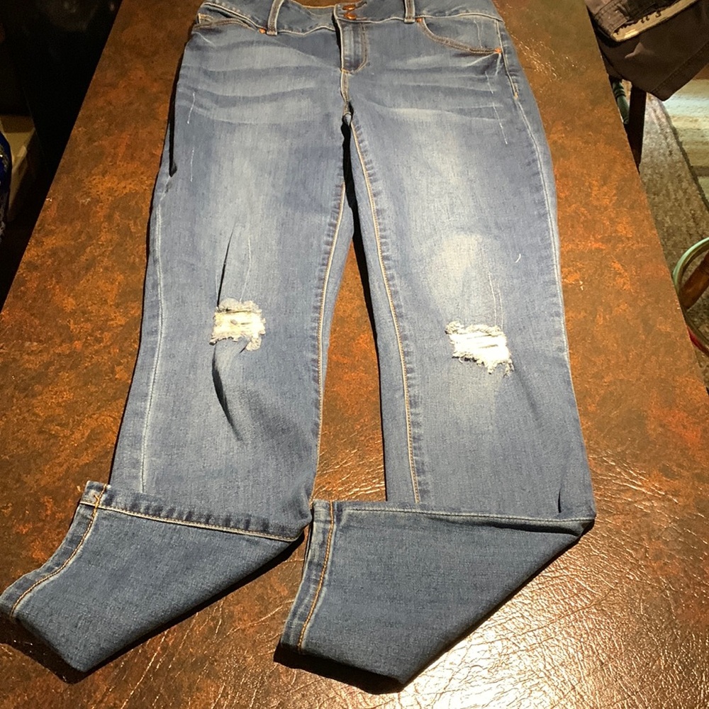 JustFab distressed jeans size 32